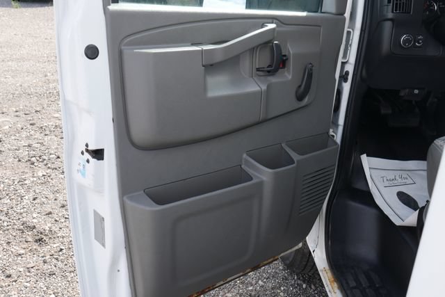 Used 2016 Chevrolet Express 3500 RWD image 10