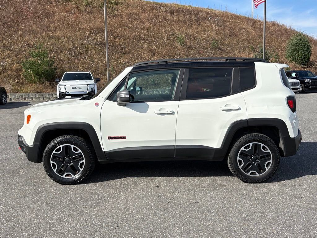 Used 2016 Jeep Renegade Trailhawk w/ Premium Trailhawk Package image 15