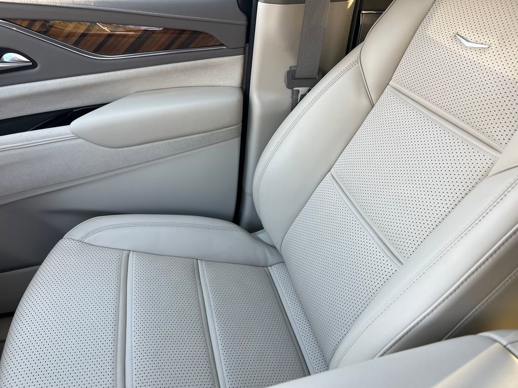 Certified 2024 Cadillac Escalade ESV Sport Platinum w/ LPO, ONYX Package image 41