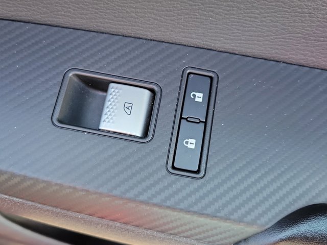 Used 2022 Mitsubishi Outlander SE image 9