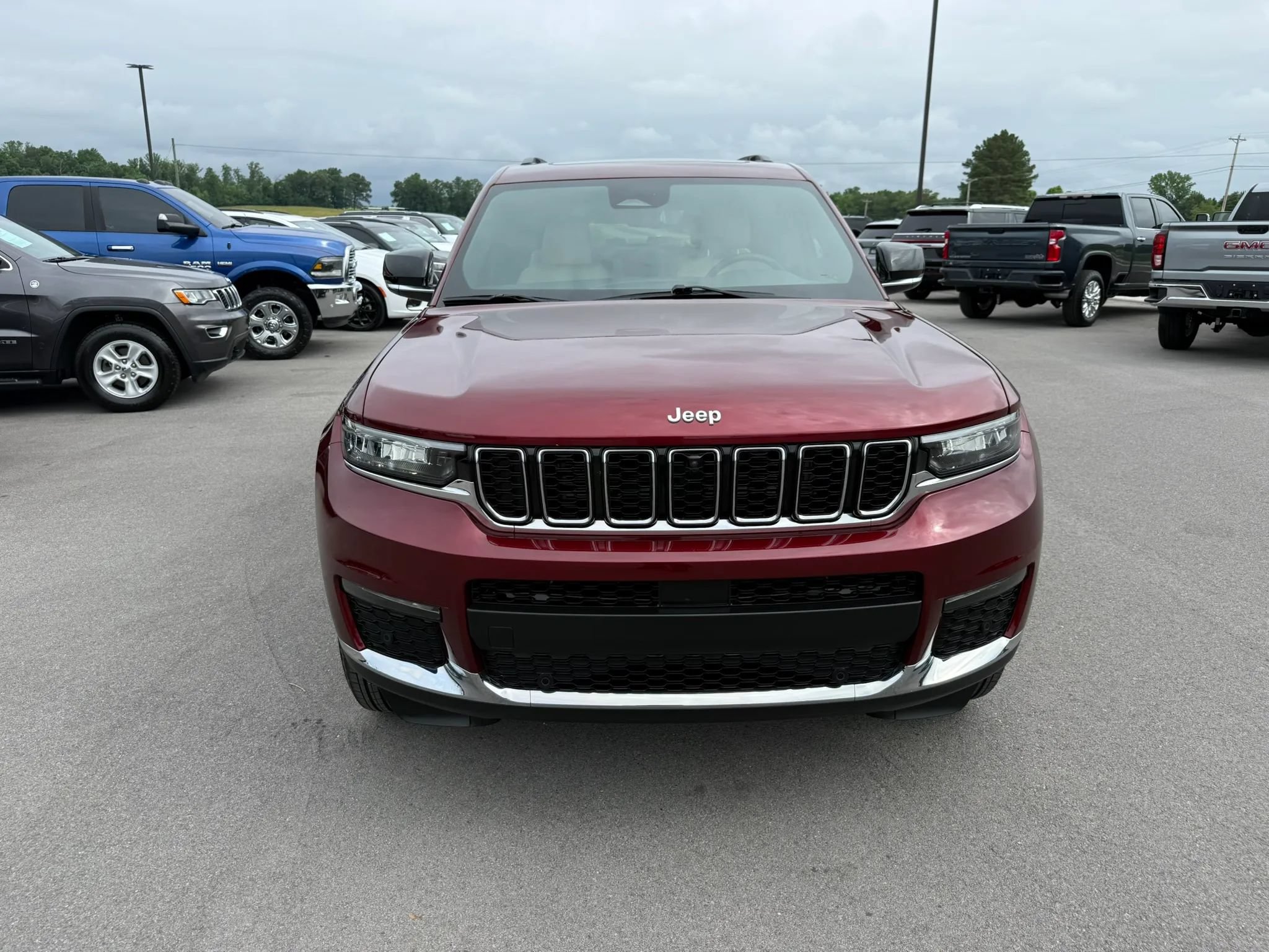 Used 2025 Jeep Grand Cherokee L Limited w/ Luxury Tech Group II AWD/4WD image 6