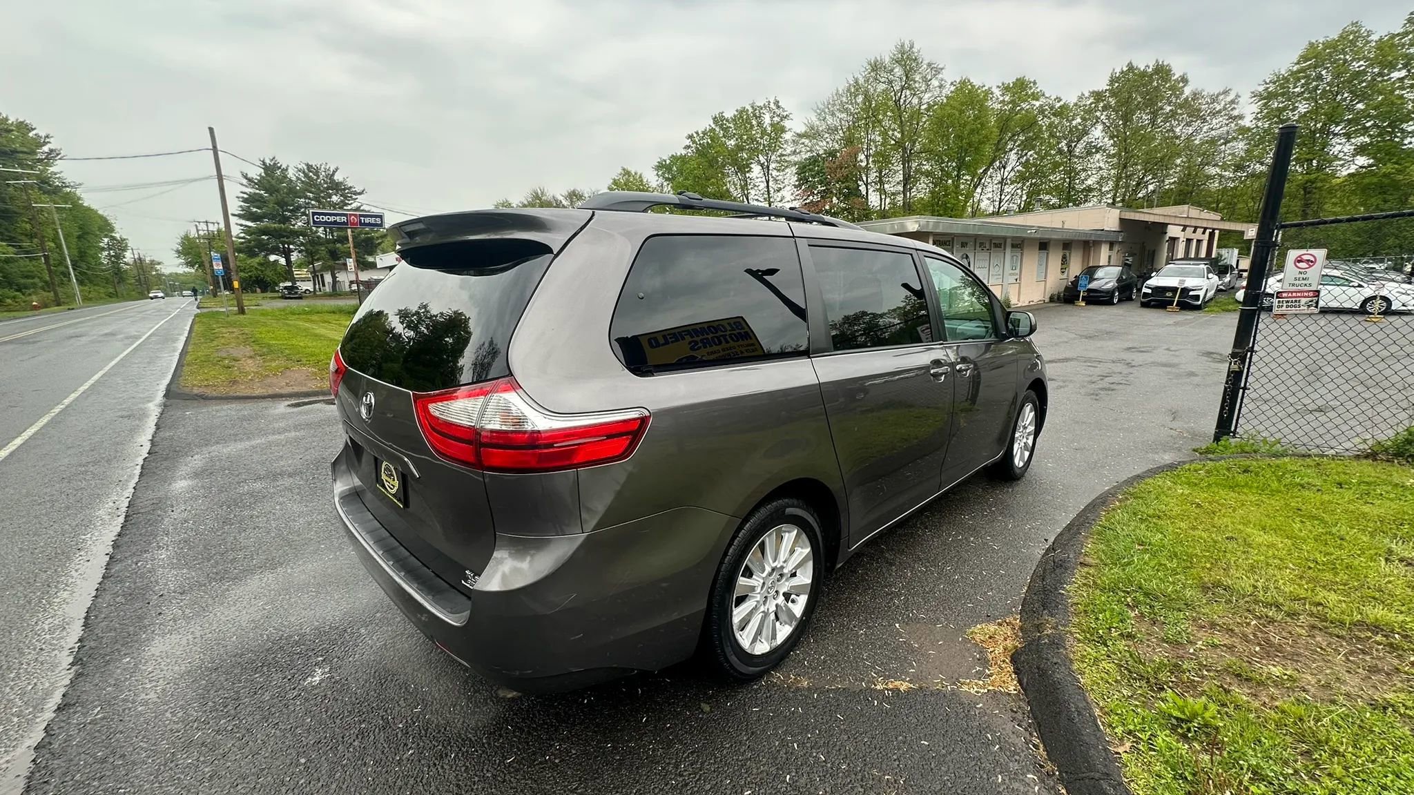 Used 2015 Toyota Sienna XLE AWD/4WD image 5