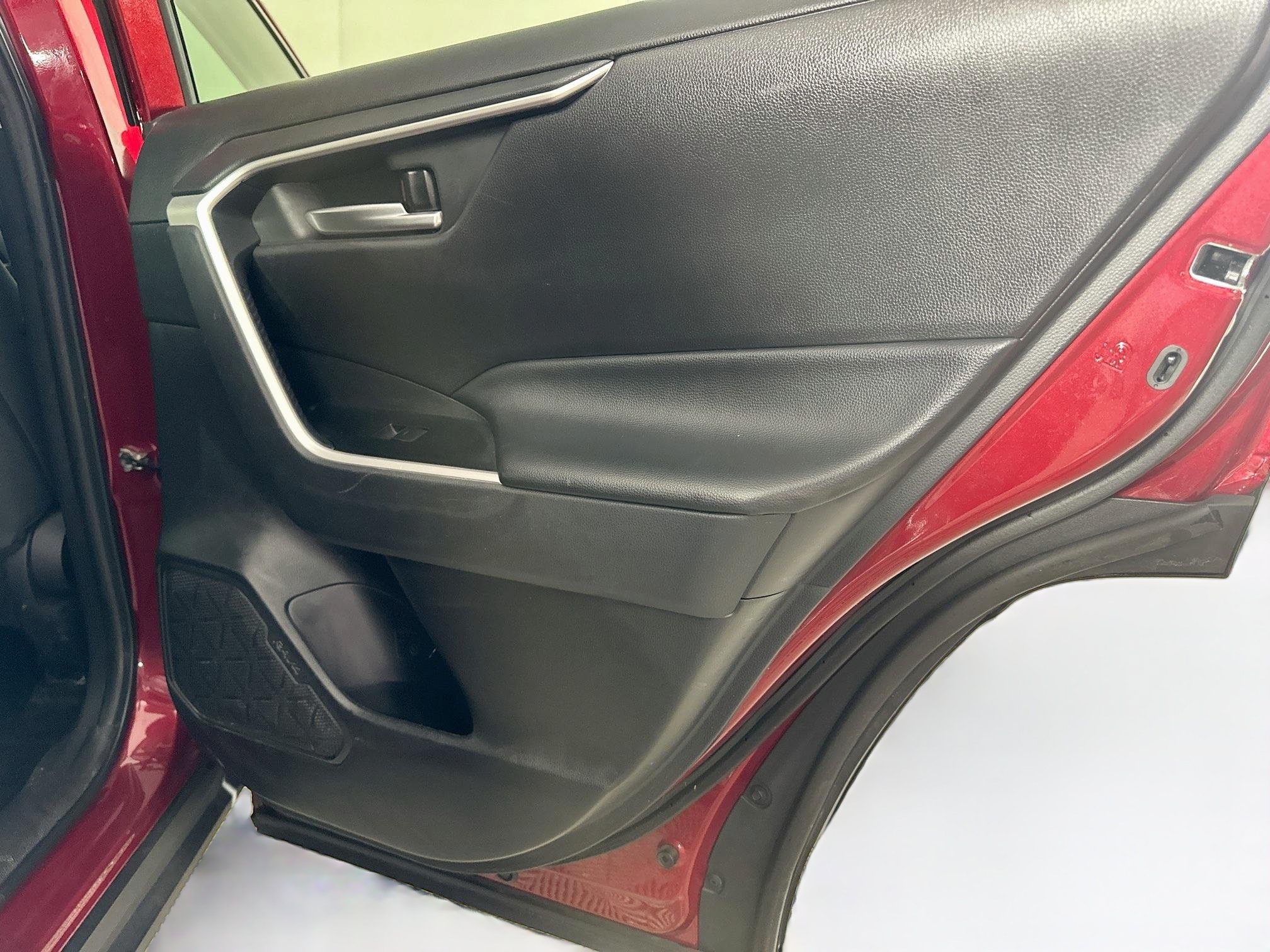 Used 2023 Toyota RAV4 XLE AWD/4WD image 29