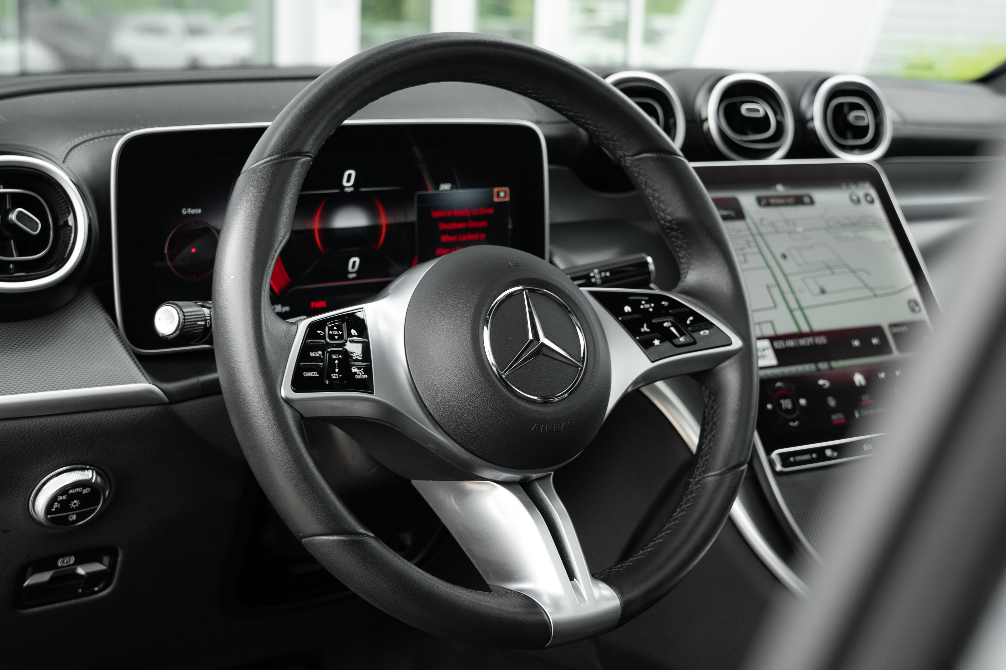 Used 2024 Mercedes-Benz GLC 300 4MATIC image 11