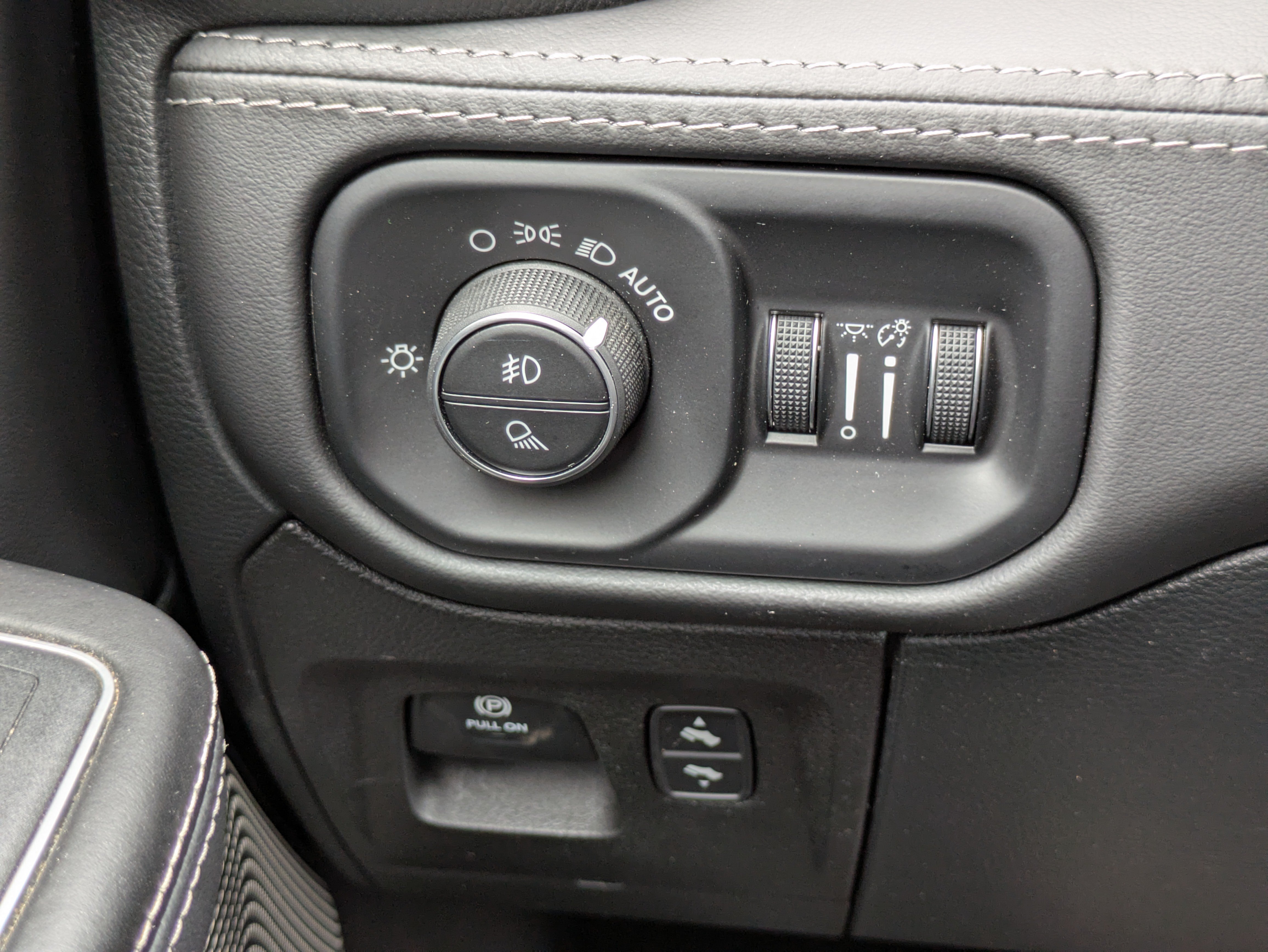 Used 2021 RAM 1500 Limited AWD/4WD image 38