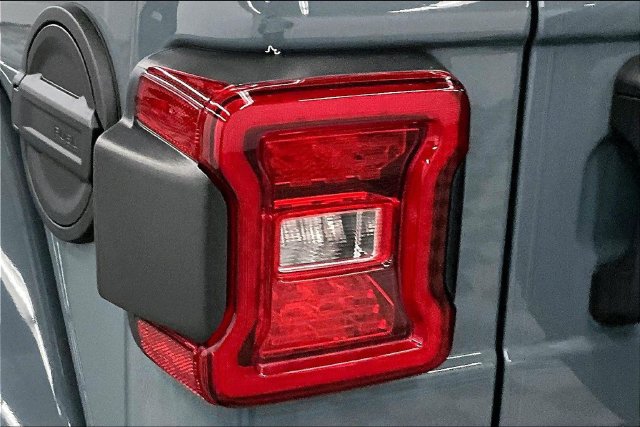Used 2026 Jeep Wrangler Unlimited Sahara AWD/4WD image 36