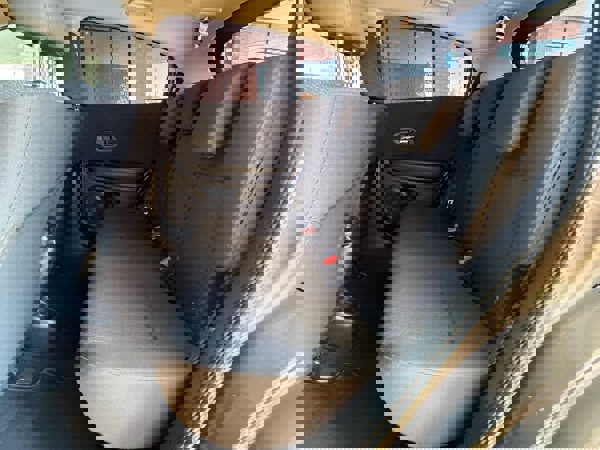 Used 2016 Honda HR-V LX image 43