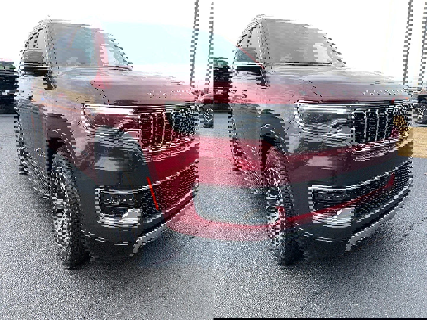 Used 2023 Jeep Wagoneer Series III w/ Preferred Equipment Group image 3