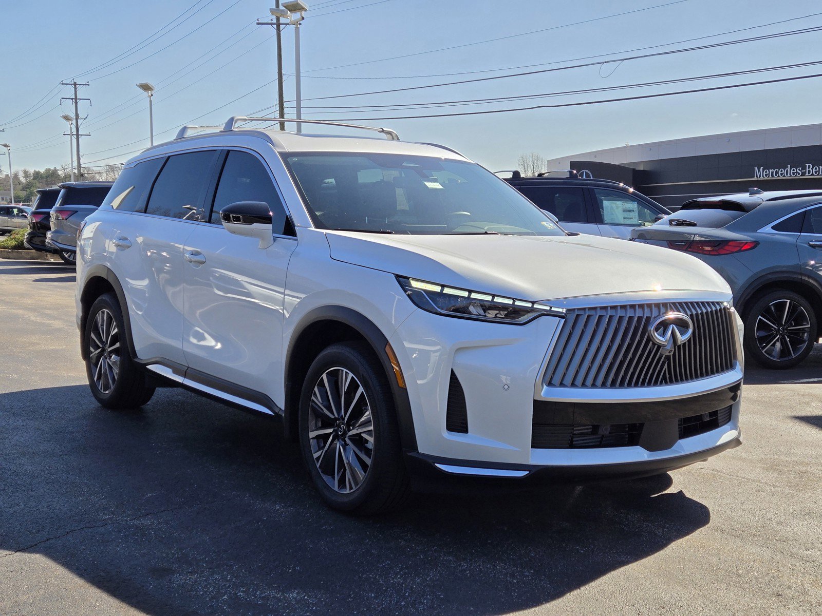 New 2026 INFINITI QX60 Luxe w/ Family Package image 2
