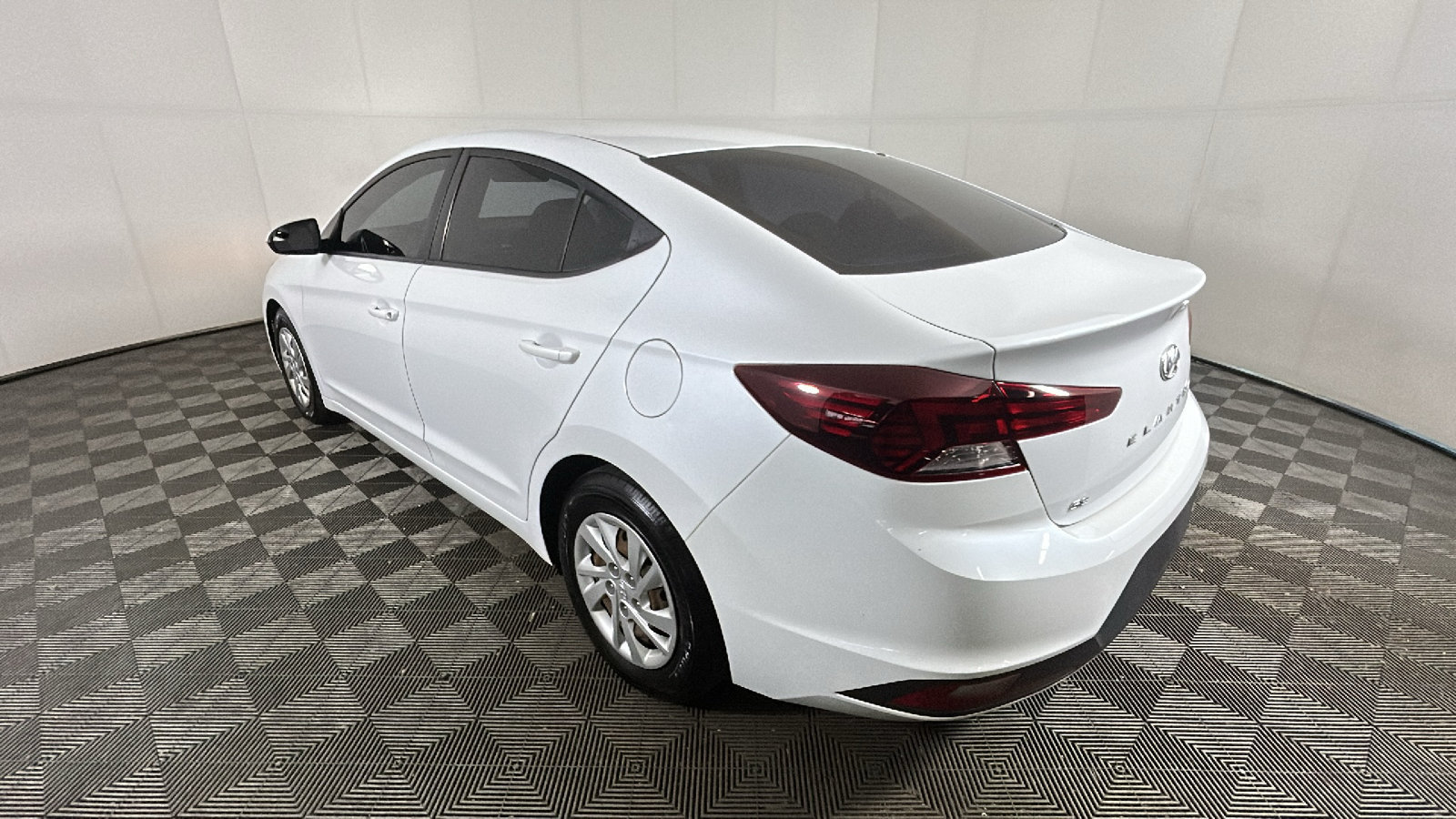 Used 2020 Hyundai Elantra SE w/ Cargo Package (C1) FWD image 5
