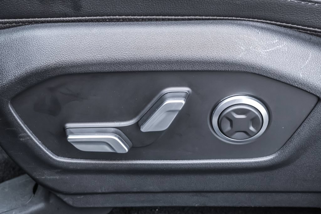 Certified 2026 Hyundai Santa Fe Limited AWD/4WD image 10
