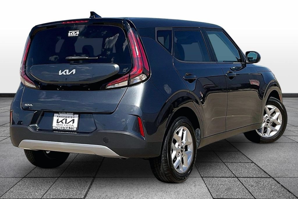 Used 2024 Kia Soul LX w/ Option Group 015 FWD image 12