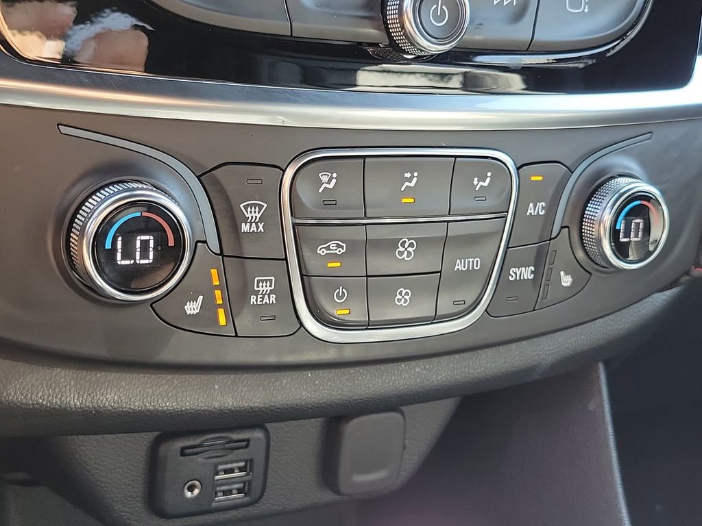 Used 2023 Chevrolet Traverse RS w/ LPO, Floor Liner Package FWD image 13