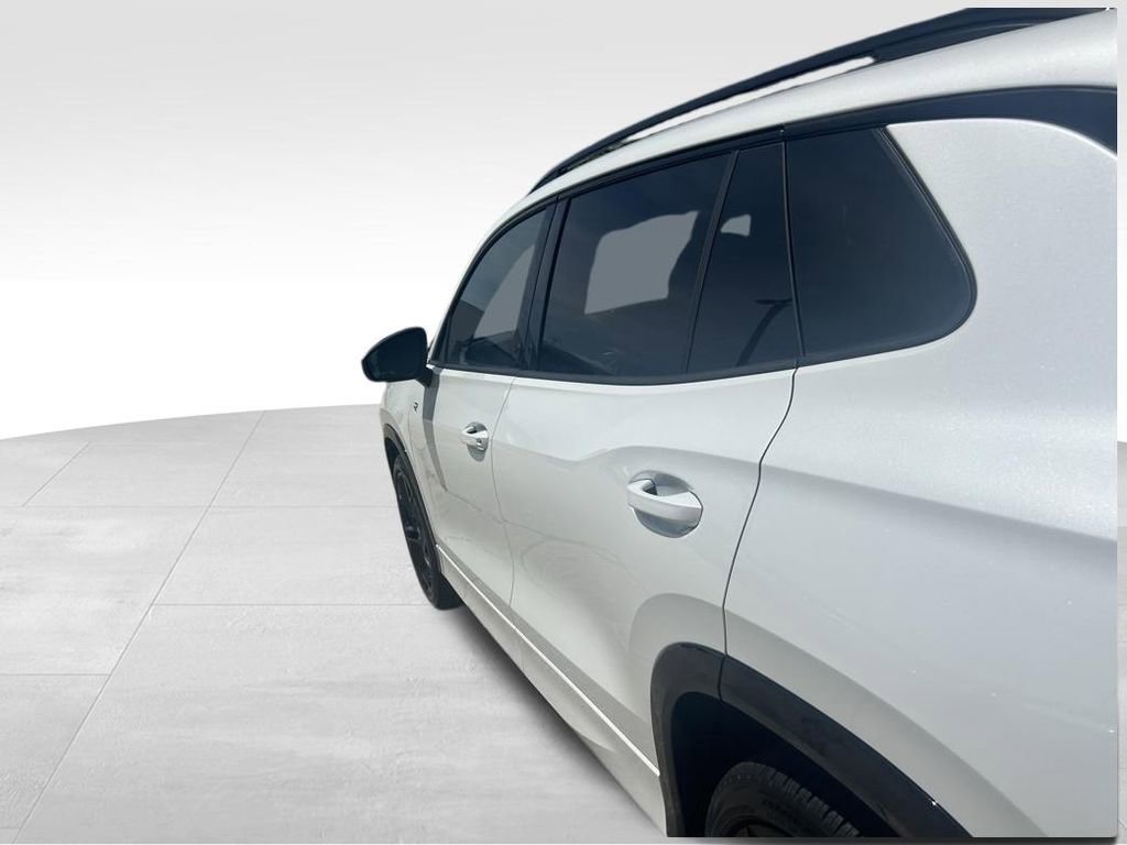 New 2026 Volkswagen Tiguan SE R-Line FWD image 30