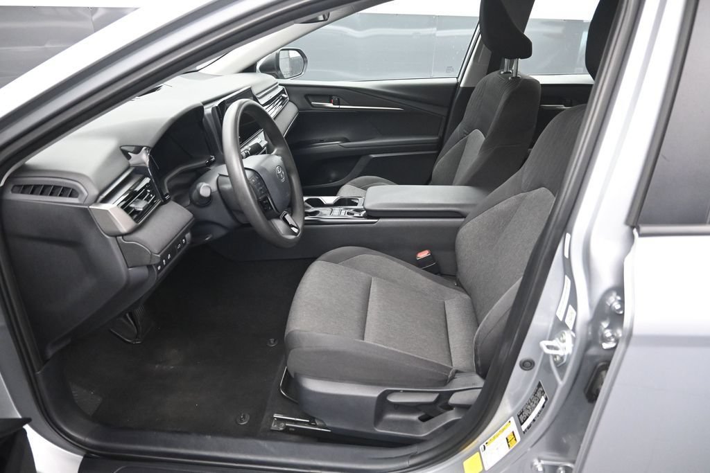 Used 2025 Toyota Camry LE FWD image 9