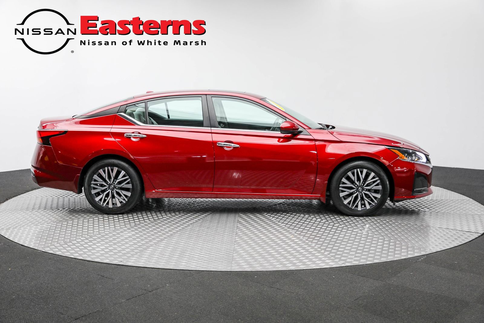Used 2023 Nissan Altima 2.5 SV w/ SV Premium Package image 9