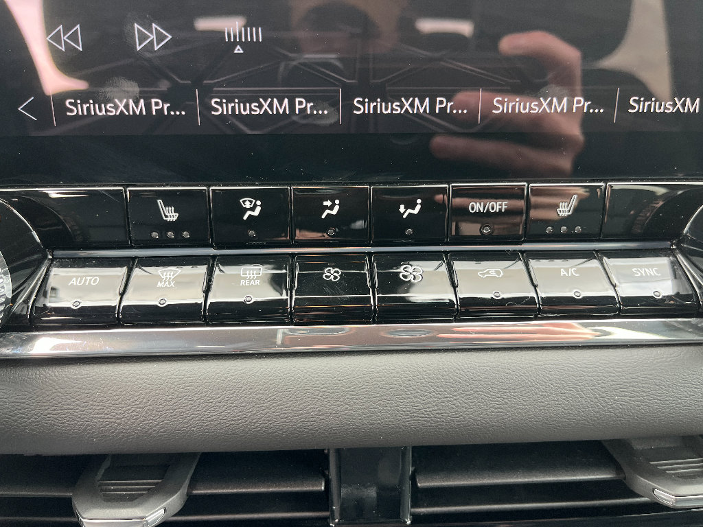 Used 2025 GMC Canyon Elevation w/ Convenience Package image 25