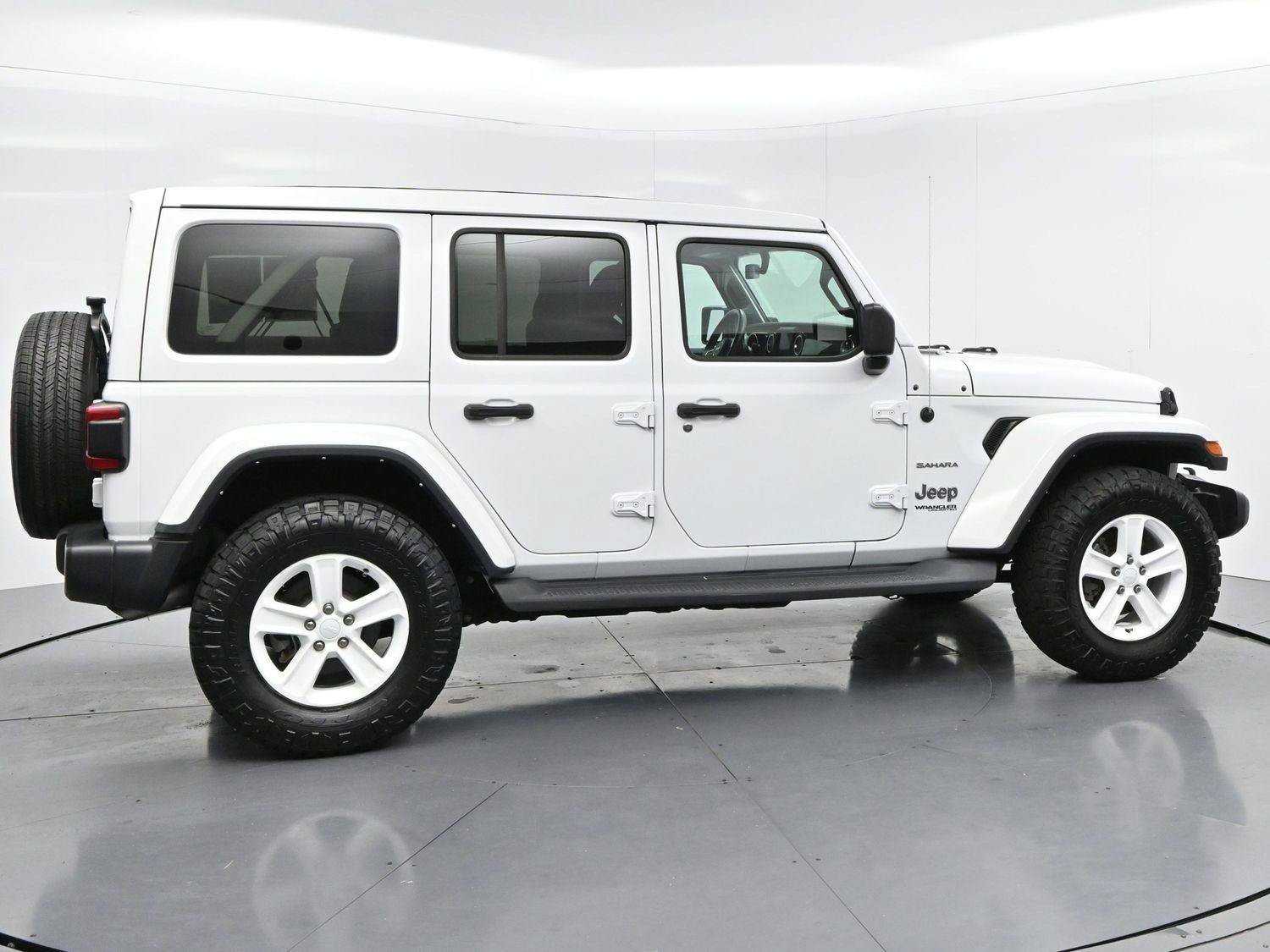 Used 2022 Jeep Wrangler Unlimited Sahara w/ LED Lighting Group AWD/4WD image 8