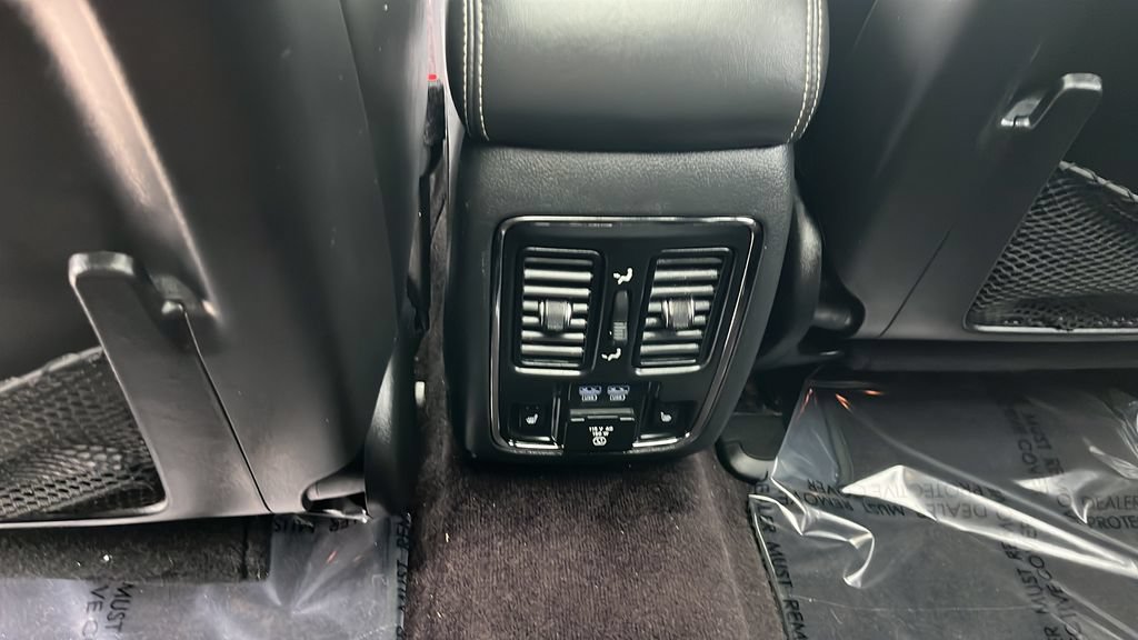 Used 2017 Jeep Grand Cherokee Overland w/ Jeep Active Safety Group AWD/4WD image 18