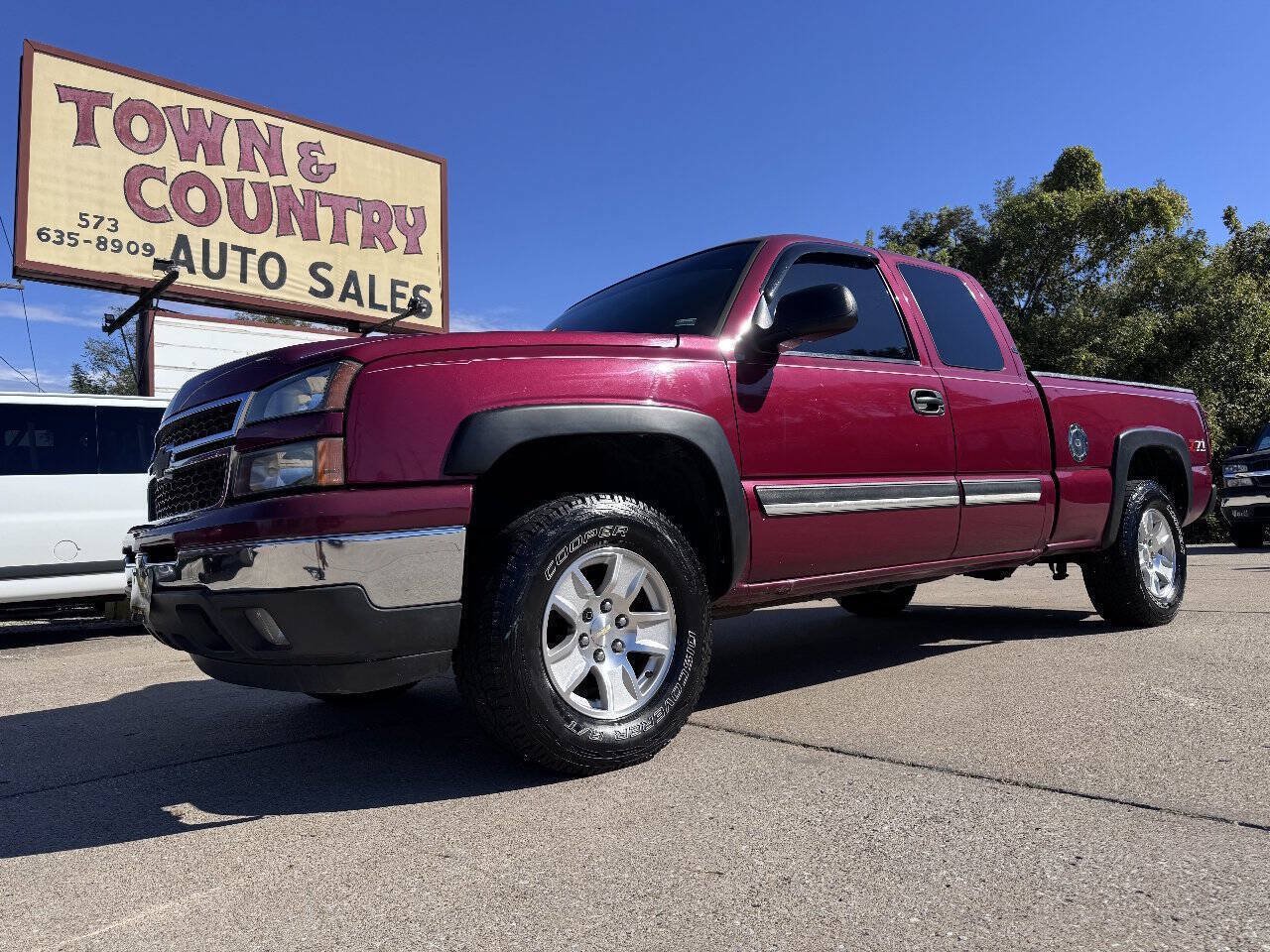 Used 2007 Chevrolet Silverado 1500 LT w/ Extended Cab Value Package AWD/4WD image 1