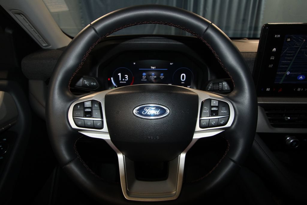 Used 2025 Ford Explorer Active AWD/4WD image 11
