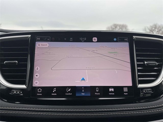 Used 2021 Chrysler Pacifica Touring-L w/ Uconnect Theater Family Group image 53