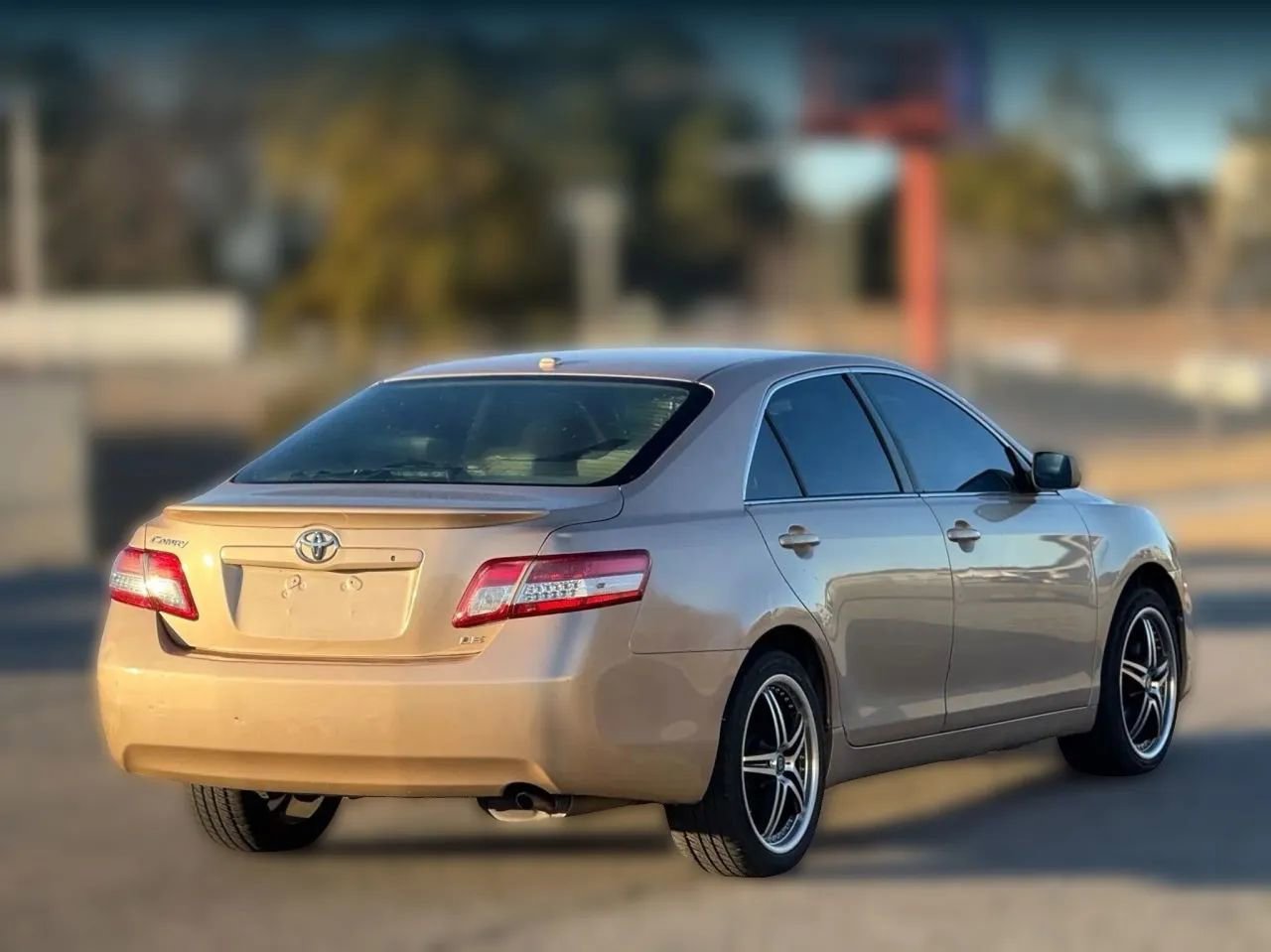 Used 2010 Toyota Camry image 9