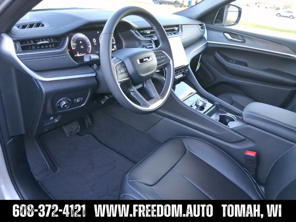Used 2025 Jeep Grand Cherokee L Limited w/ Trailer Tow Package AWD/4WD image 13