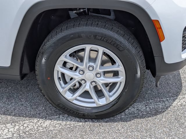 New 2026 Jeep Grand Cherokee Laredo RWD image 11