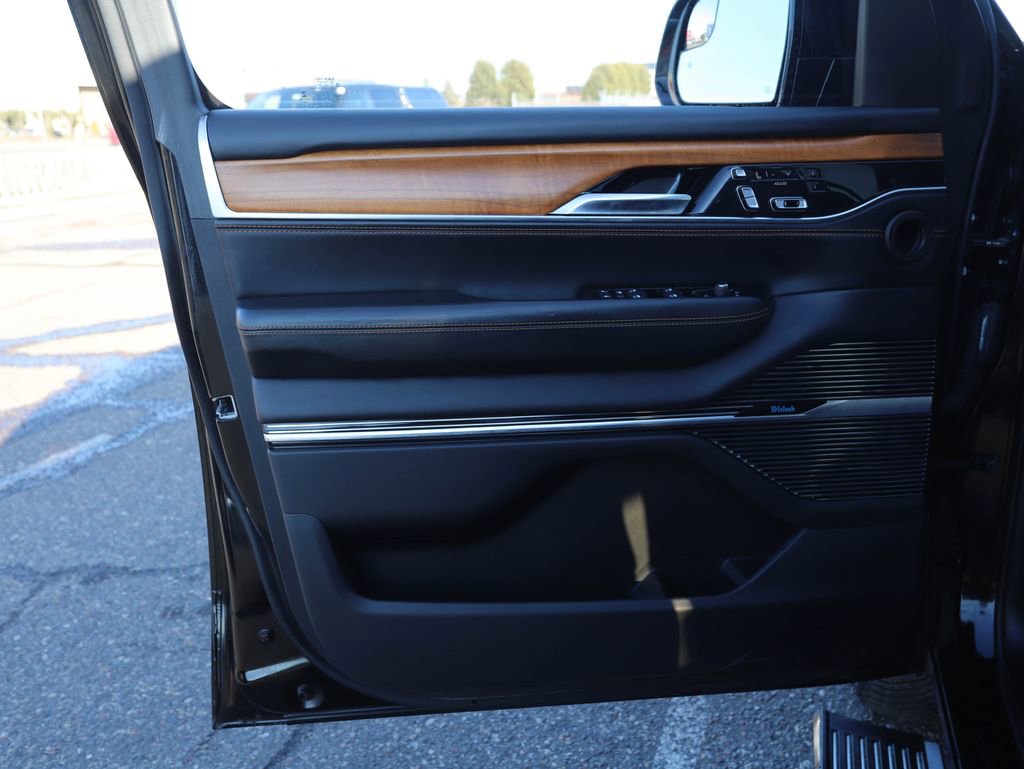 Used 2022 Jeep Grand Wagoneer Series III w/ Rear Seat Video Group 1 image 9