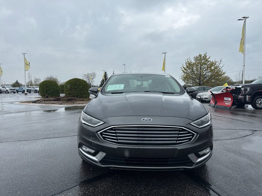 Used 2017 Ford Fusion SE w/ Fusion SE Technology Package FWD image 2