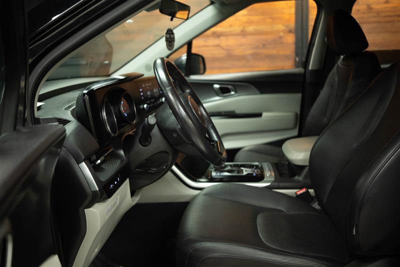 Used 2024 Kia Carnival LX image 8