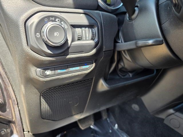Used 2022 Jeep Wrangler Unlimited Rubicon 4xe w/ Cold Weather Group AWD/4WD image 31