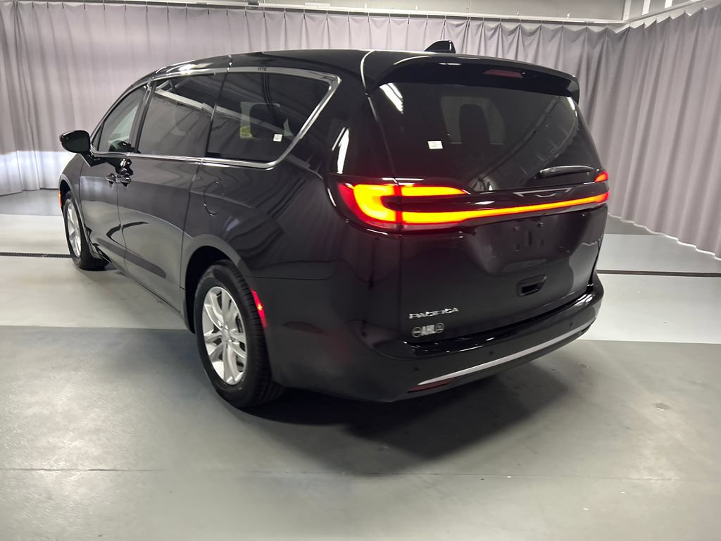 New 2027 Chrysler Pacifica Select FWD image 5