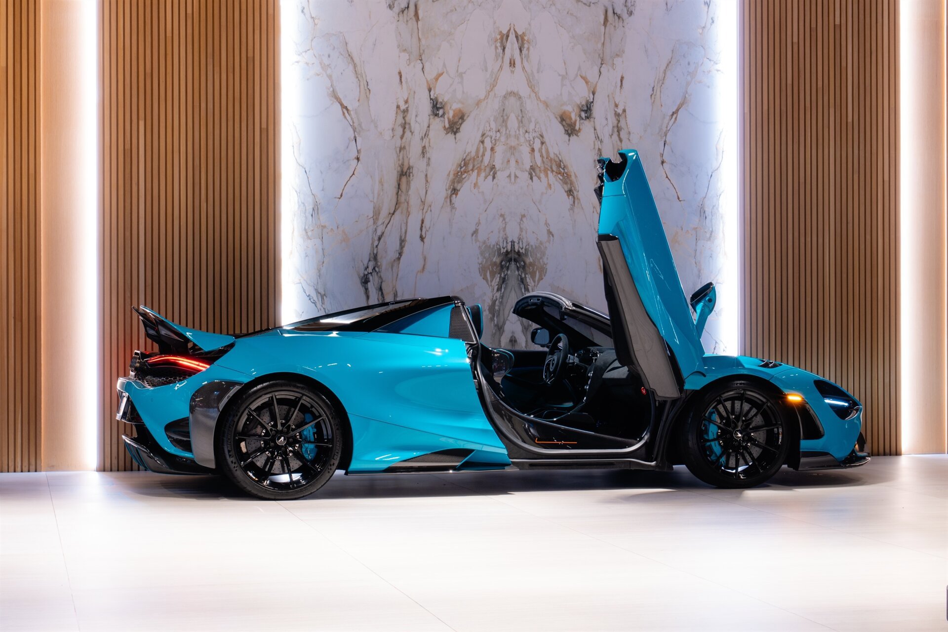 Used 2022 McLaren 765LT RWD image 6