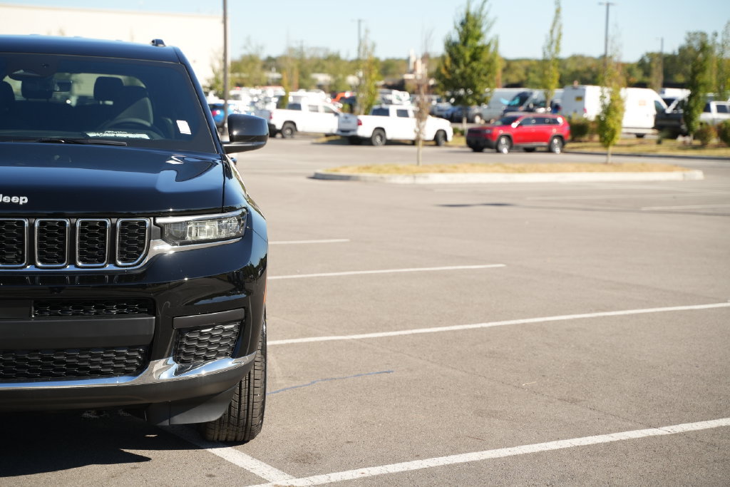 New 2027 Jeep Grand Cherokee L Laredo w/ MOPAR Finishing Package AWD/4WD image 42