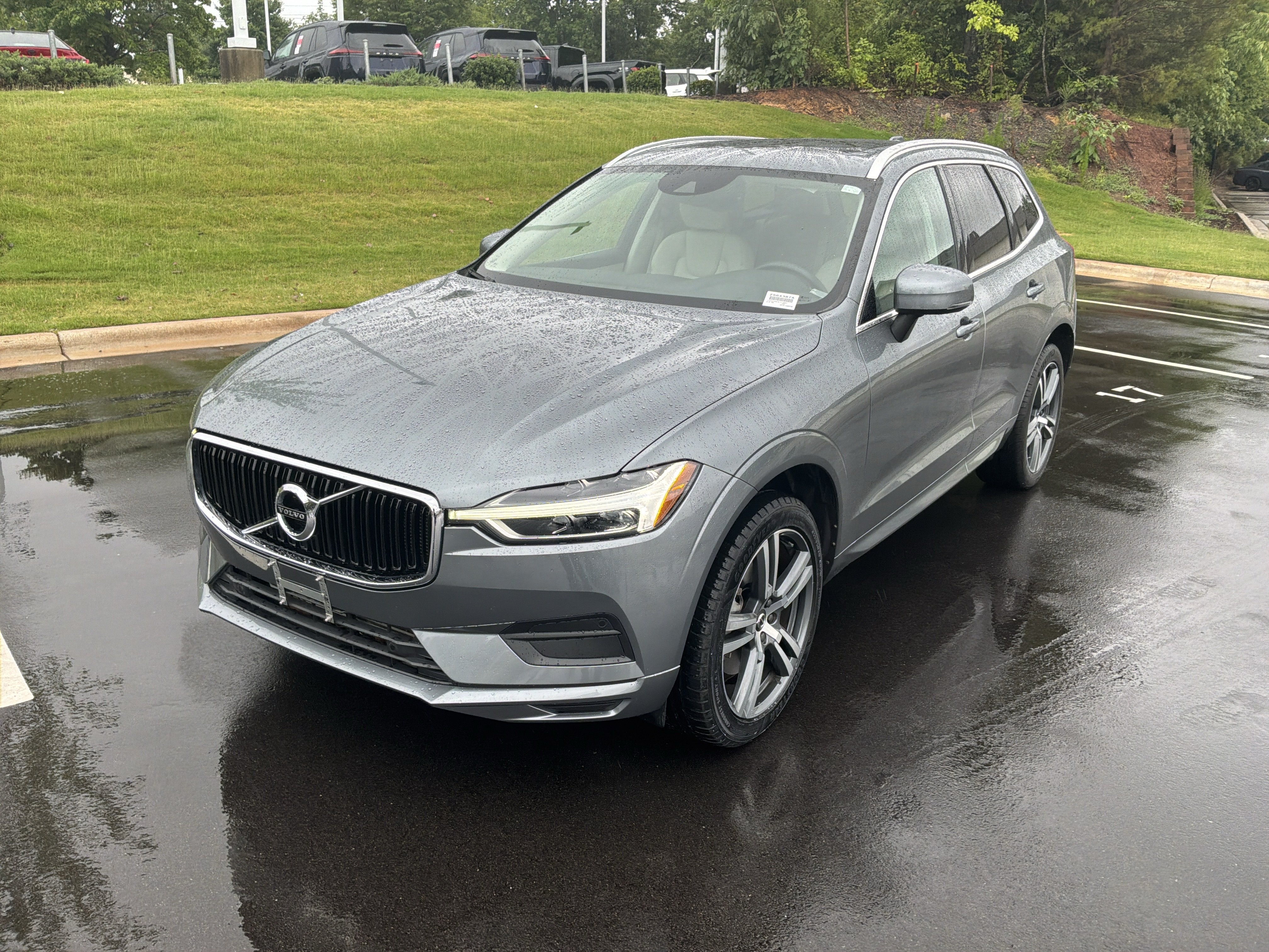 Used 2020 Volvo XC60 T6 Momentum w/ Protection Package Premier AWD/4WD image 5