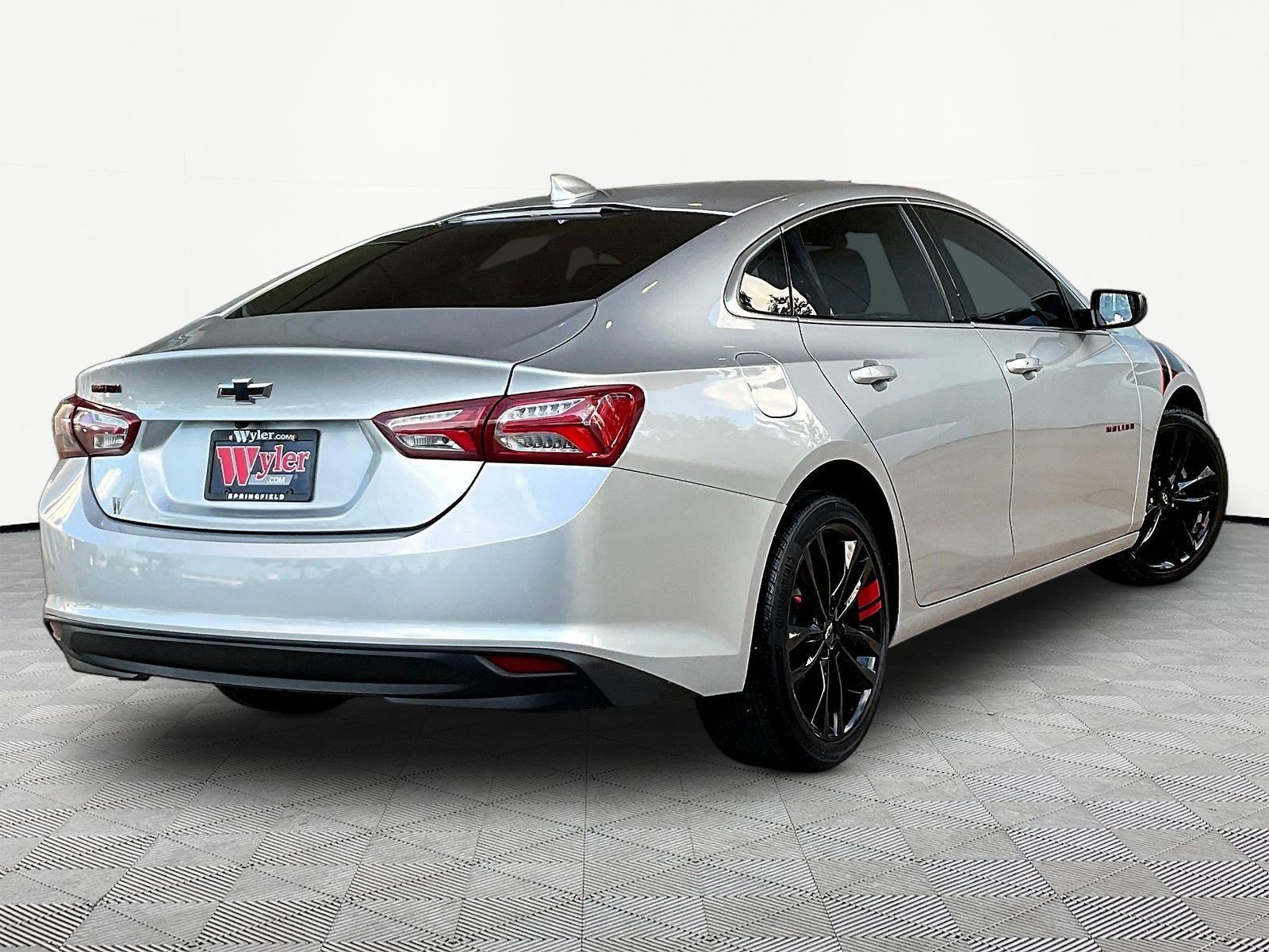 Used 2020 Chevrolet Malibu LT w/ Redline Edition FWD image 6