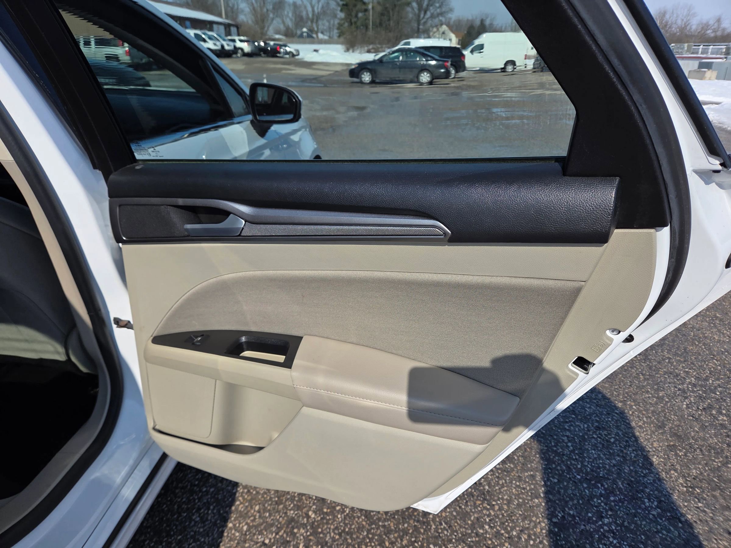 Used 2019 Ford Fusion SE image 19