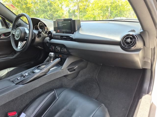 Used 2020 MAZDA MX-5 Miata Sport RWD image 23