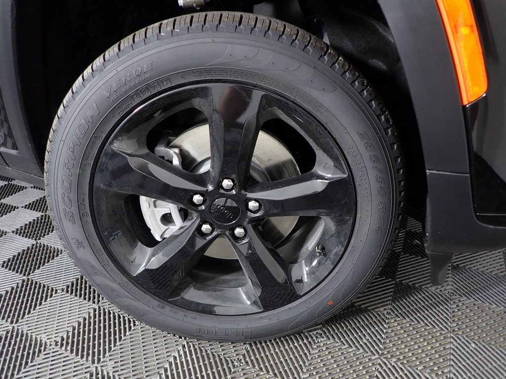 New 2025 Jeep Grand Cherokee L Limited w/ Black Appearance Package image 39