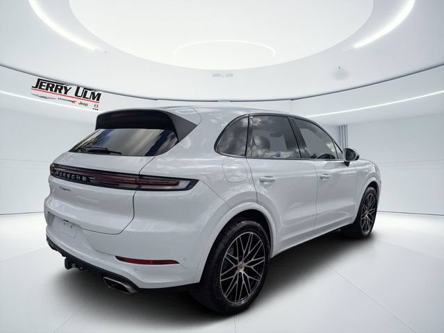 Used 2025 Porsche Cayenne AWD/4WD image 3