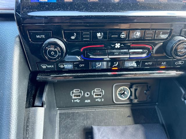Used 2025 Jeep Grand Cherokee L Summit w/ Luxury Tech Group V AWD/4WD image 23
