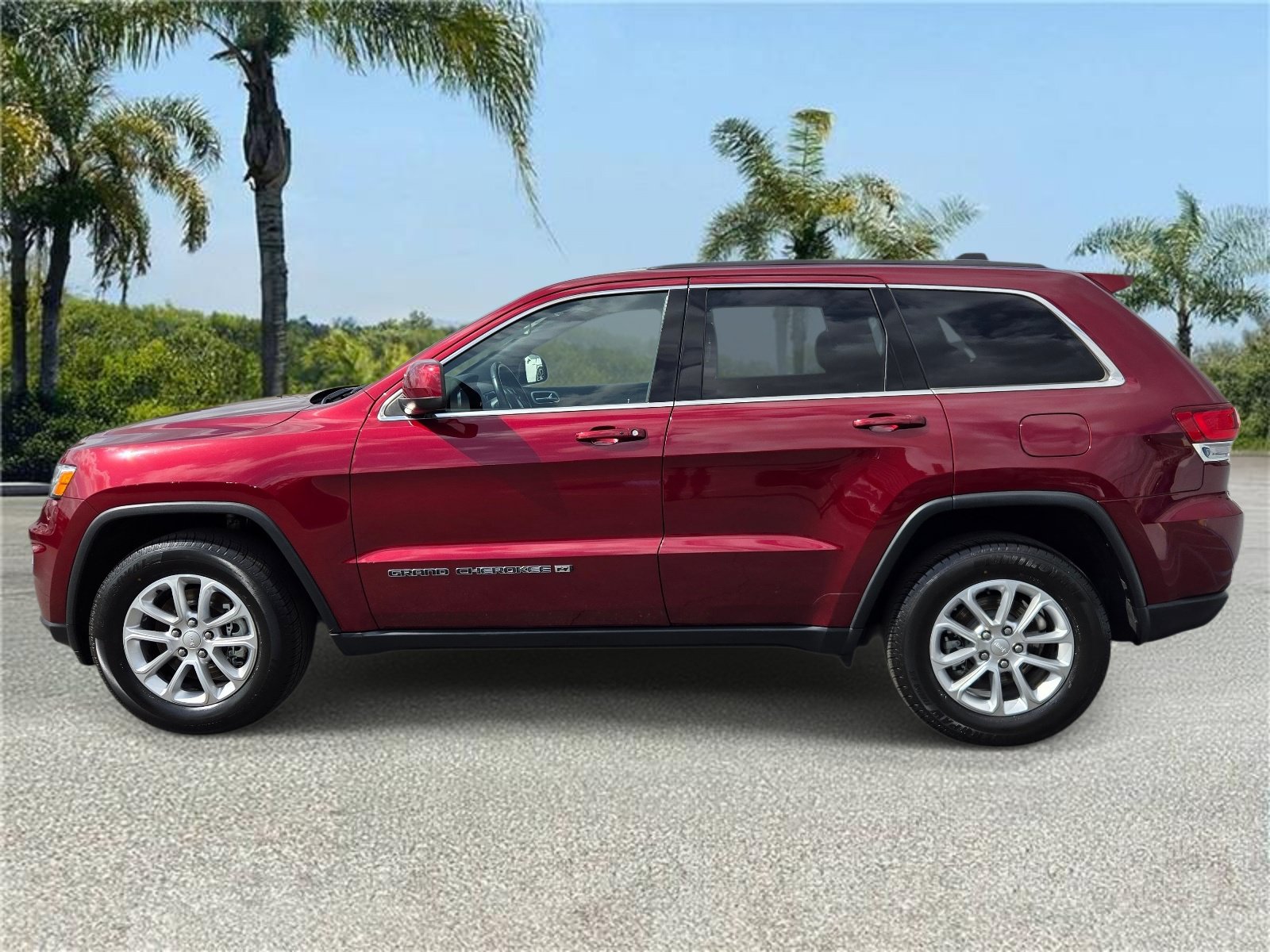 Used 2022 Jeep Grand Cherokee Laredo E RWD image 2