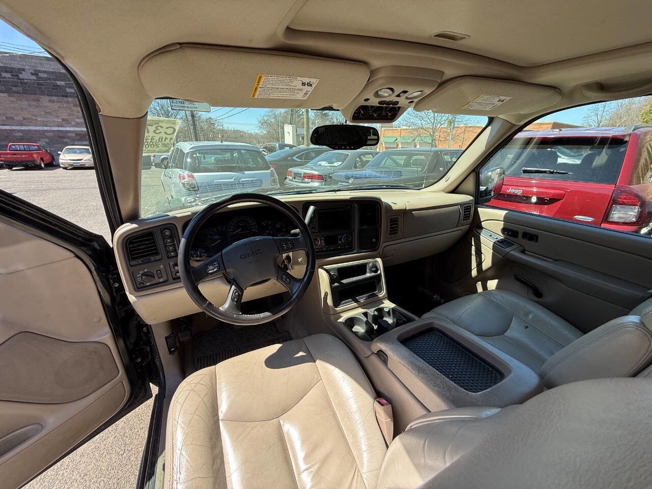 Used 2006 GMC Yukon XL SLT w/ SLT Preferred Equipment Group image 8