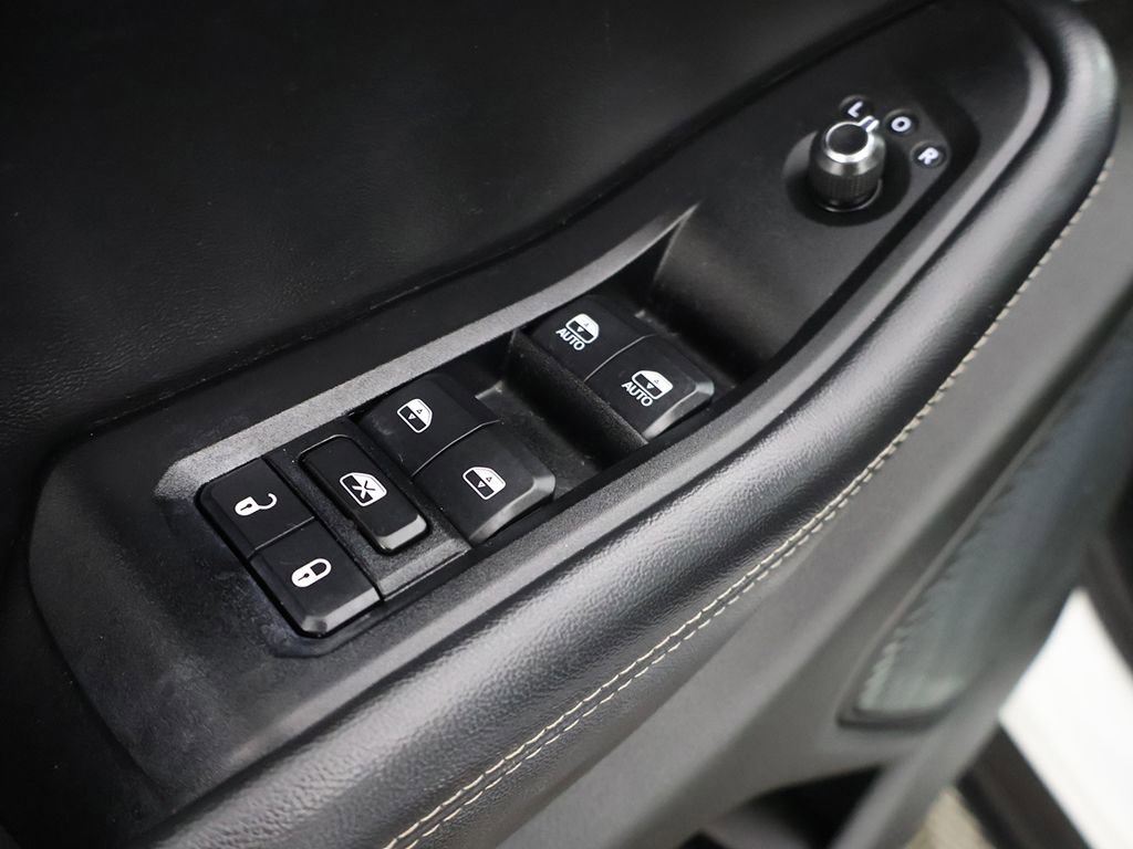 Used 2023 Jeep Grand Cherokee L Laredo AWD/4WD image 37