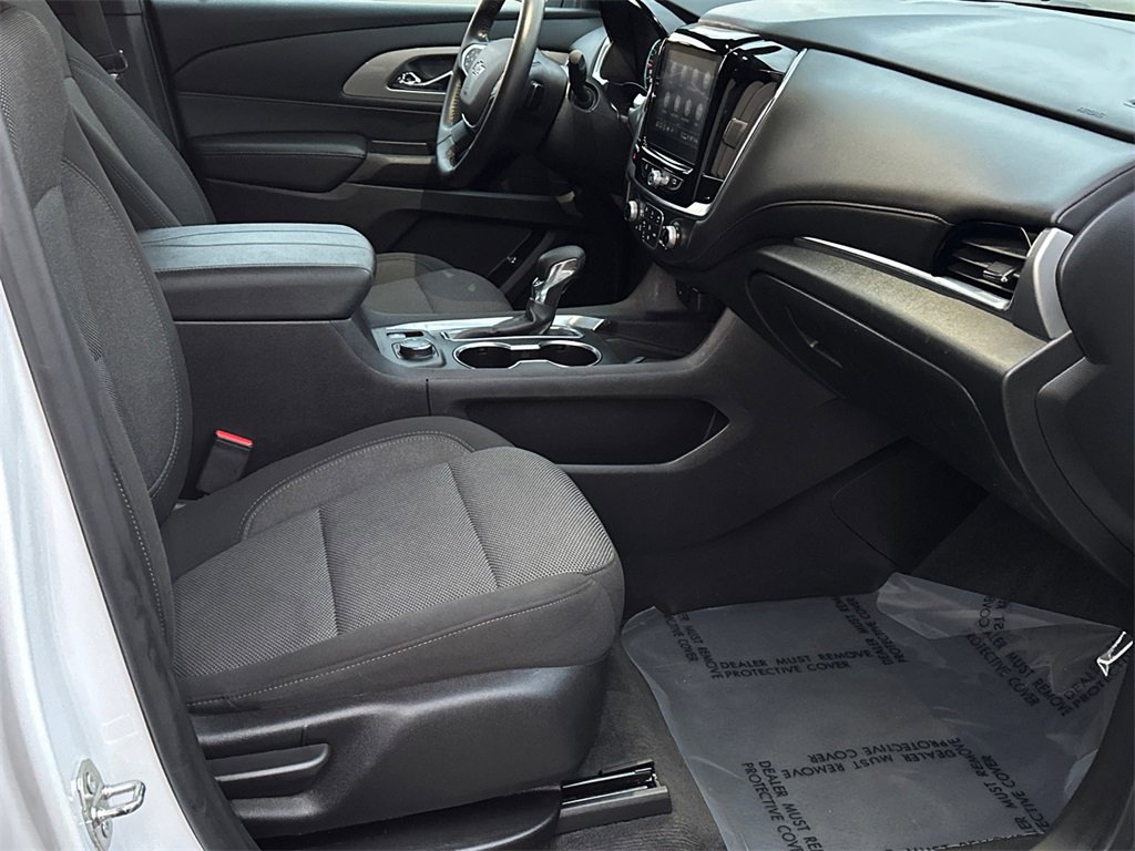 Used 2022 Chevrolet Traverse LT w/ Midnight/Sport Edition image 13