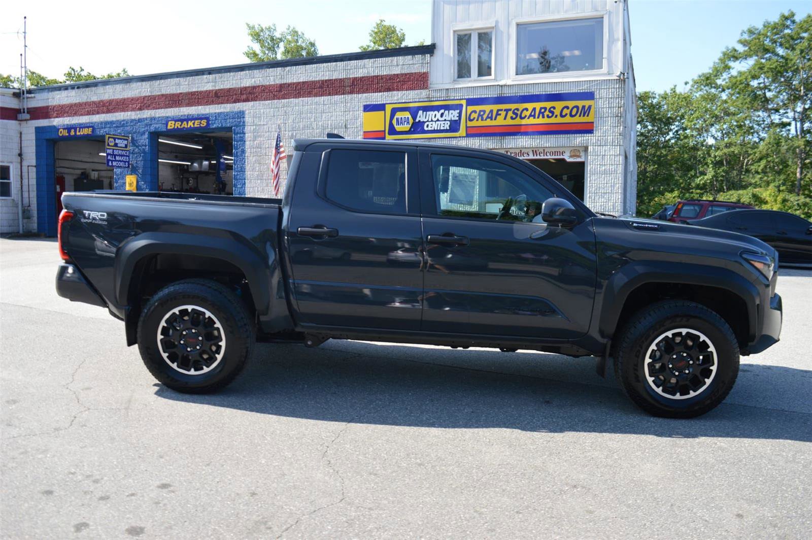 Used 2024 Toyota Tacoma TRD Off-Road image 6