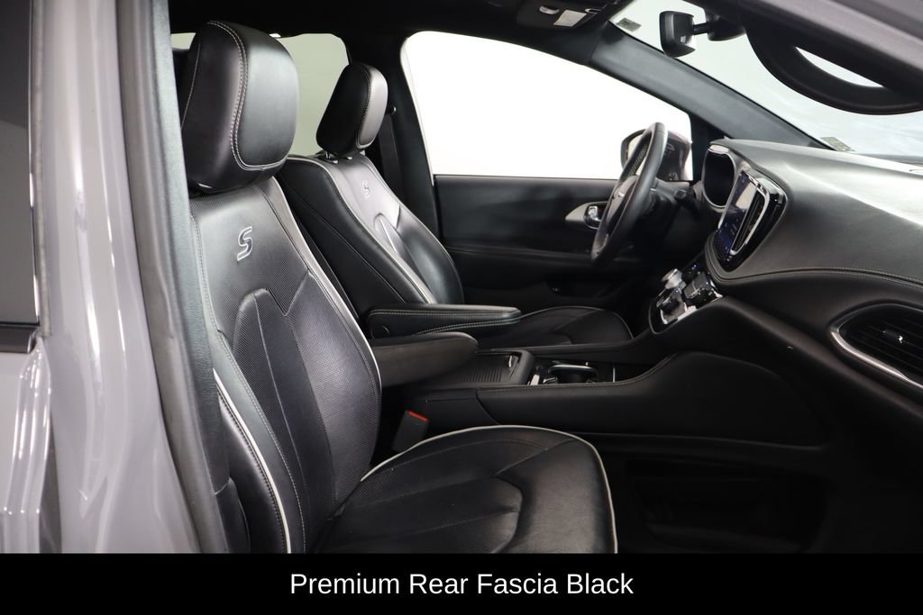 Used 2022 Chrysler Pacifica Limited w/ Uconnect Theater Family Group FWD image 13