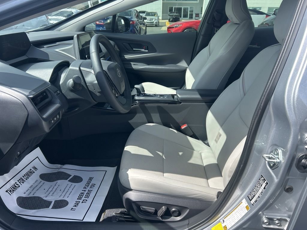 Used 2024 Toyota Prius XLE image 2